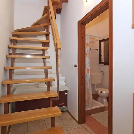 Apartment Dragan 1460 プーラ